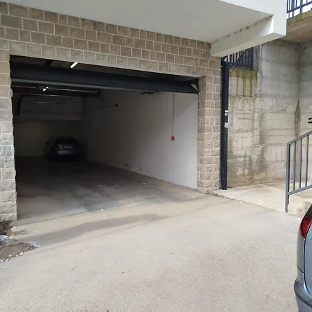 アパート Amfora トレビニエ